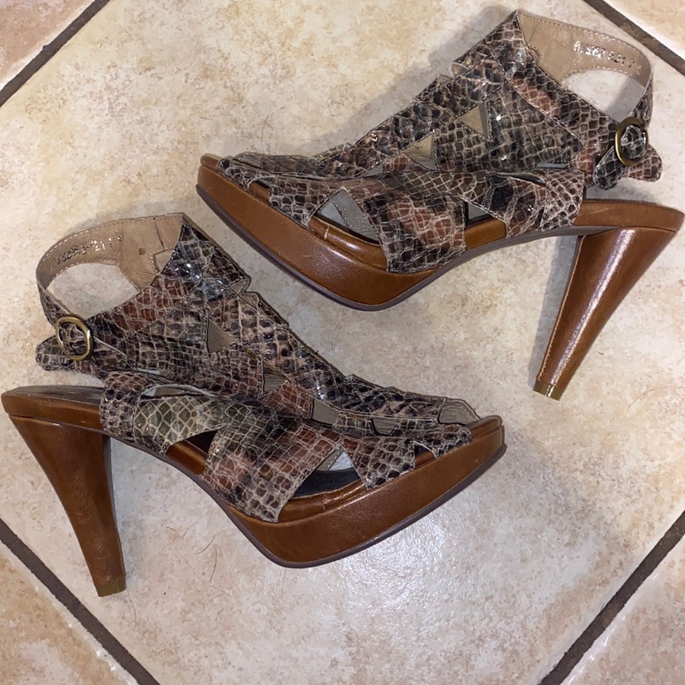 Crown Vintage platform snakeskin print heels